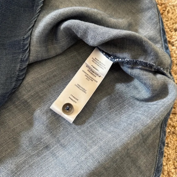 Splendid Puff Sleeve Denim Button Down Shirt 
size Small - Picture 12 of 12